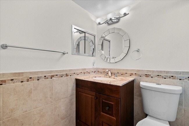 Building Photo - 142 Kent St