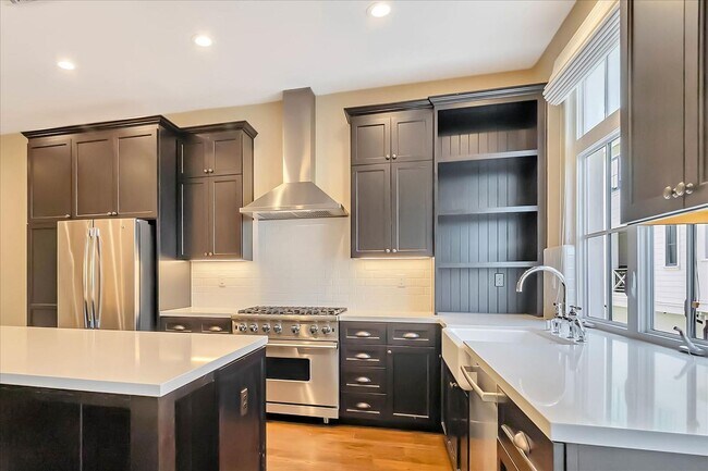 Building Photo - Beautiful Tri-Level 4 bedroom, 3.5 Bathroom, 2,150 SqFt Home in Downtown Campbell!