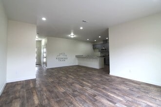 Building Photo - 3 Bedroom, 2.5 Bath + Flex Room Townhome in Kennewick