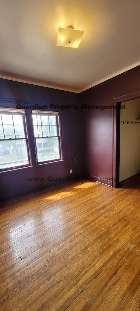 Building Photo - South Minneapolis duplex with garage parking