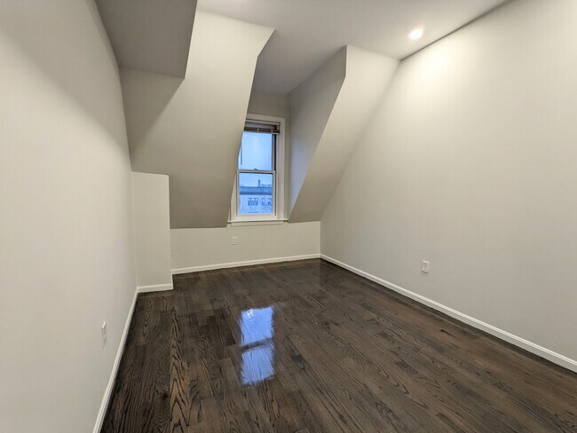 Building Photo - 1414 Beacon St