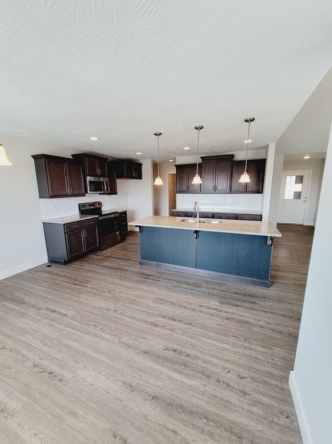Building Photo - Pre-Leasing for May - Wild Horse Luxury,  Newer,  4 Bed Room, 3 Car Garage