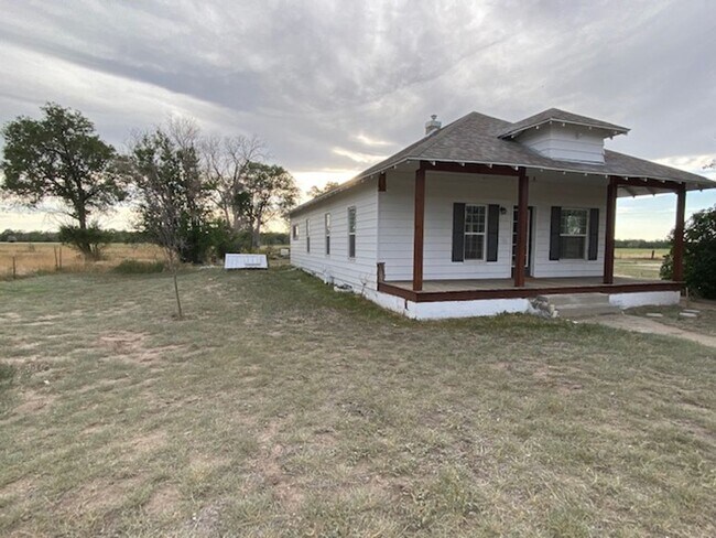 Building Photo - Amazing, Recently Renovated2 Bed 1 Bath Ho...
