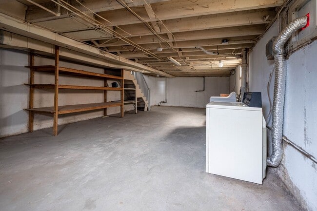 Building Photo - 357 Holland St