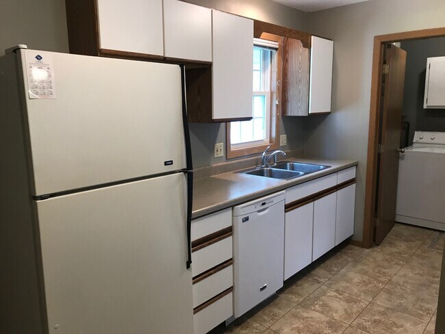 Building Photo - 212 E 4th St