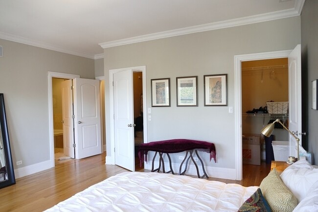 Building Photo - 3024 N Sheffield Ave