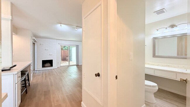 Building Photo - 1065 San Ramon Valley Blvd