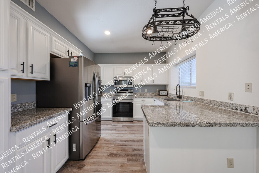 Building Photo - 6101 W Whispering Wind Dr