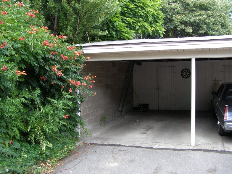 Building Photo - 2696 S Preston St