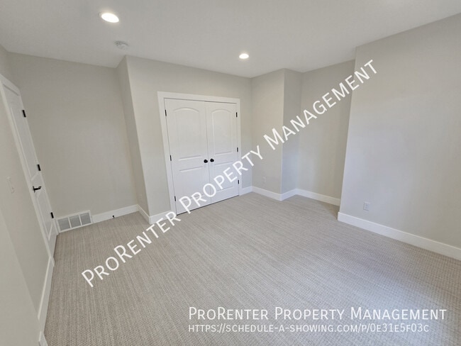 Building Photo - 843 Eaglepointe Dr
