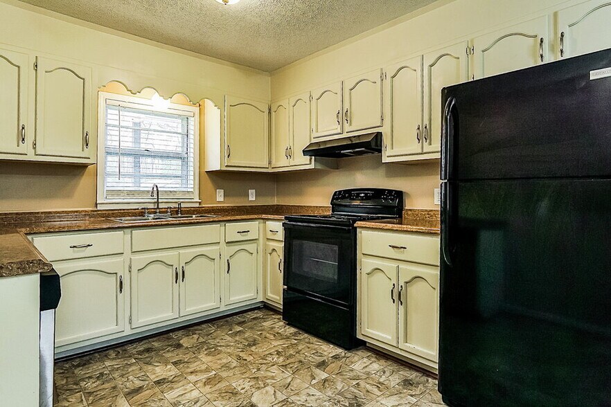 Building Photo - 3117 Parkwood Rd