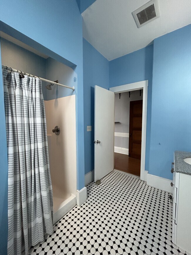 Building Photo - 28 Adams St