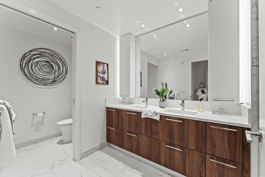 Master Bath - 1650 Silver Hill Dr