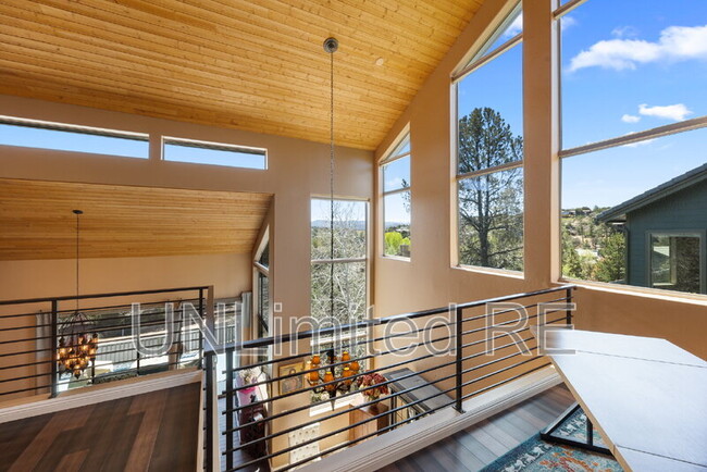 Building Photo - 674 Crosscreek Dr