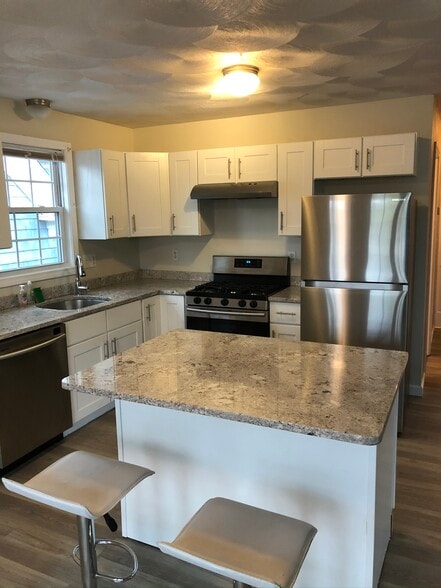 Stainless and granite - 907 Smith St