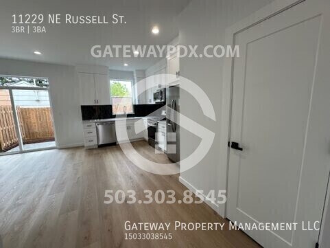 Building Photo - 11229 NE Russell St