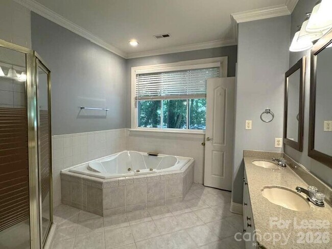 Building Photo - 6629 Tuskan Dr
