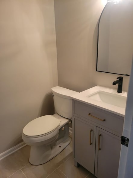 Building Photo - 805 Dayton Pike