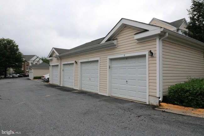 Building Photo - 12000 Amber Ridge Cir