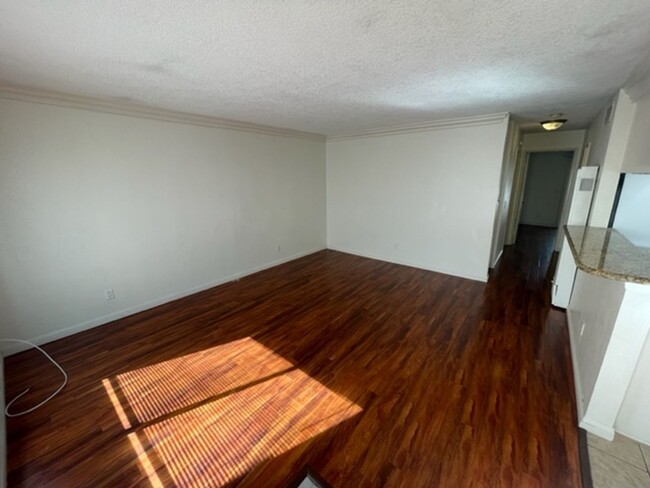 Building Photo - Nice 2 Bed 2 Bath Condo for lease with Par...