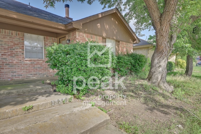 Building Photo - $1,550! 2Bed/2Bath duplex in Arlington! SA...