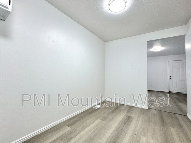 Building Photo - 49 S 200 W