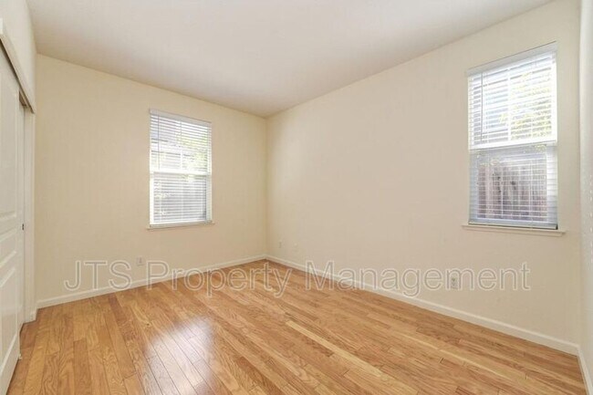 Building Photo - 280 Soaring Hawk Ln