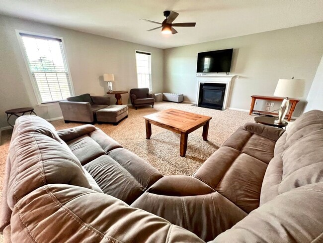 Building Photo - 3006 Farm View Dr