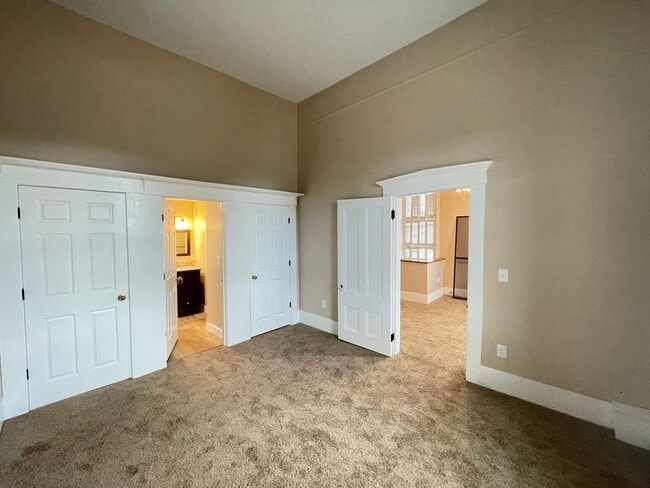 Building Photo - 46 Glass St