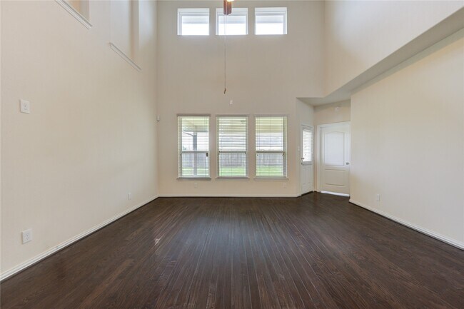 Building Photo - 16 Rose Desert Ct