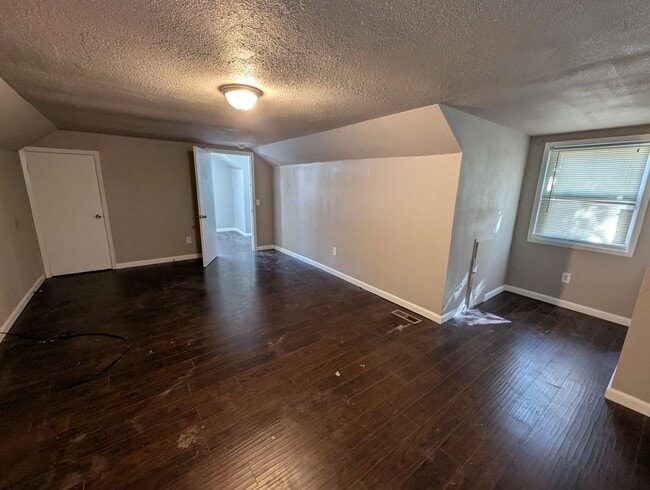 Building Photo - Pretty on Penfield - 3 Bedroom, 1 Bath Cha...