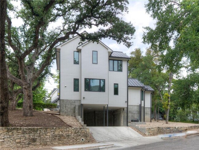 Building Photo - 3111 Walling Dr