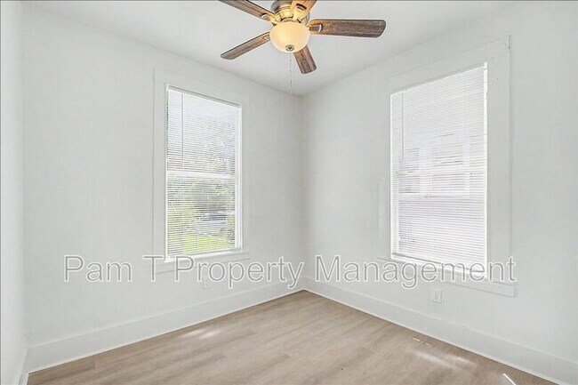 Building Photo - 615 W 39th St