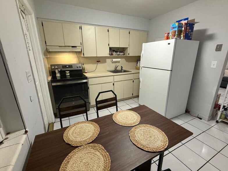 Building Photo - 2734 NW 16th Terrace