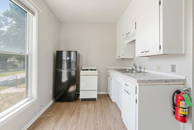 Interior Photo - 2321 Iowa St - Cedar Falls