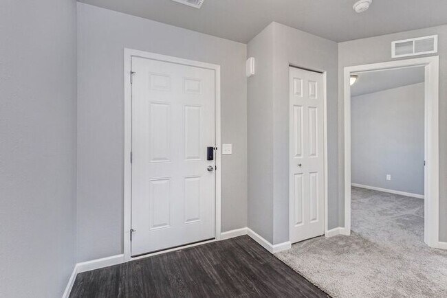 Building Photo - 5348 Eagle Glen Dr SW