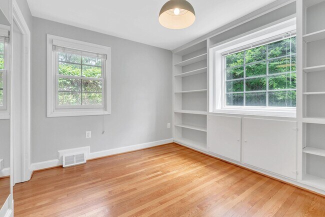 Building Photo - 4306 Alton Pl NW