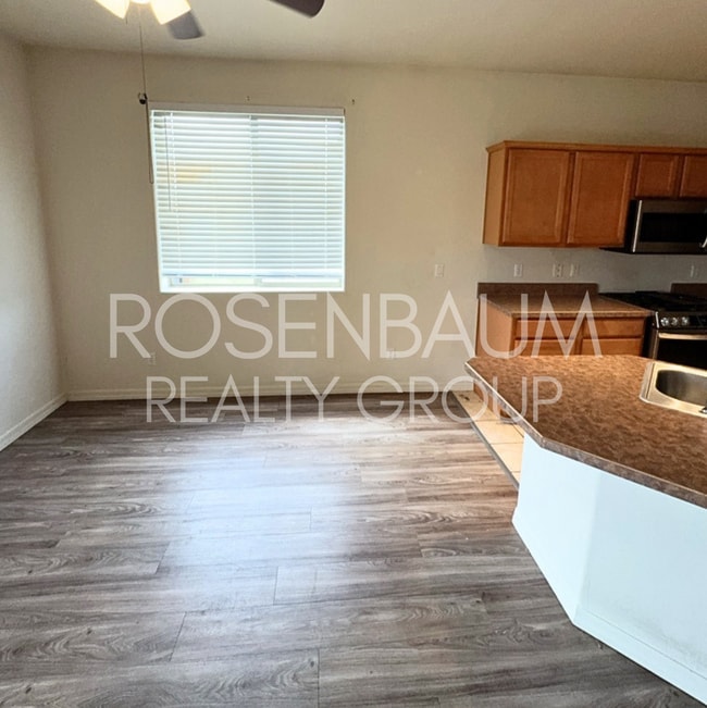 Building Photo - Beautiful 2BD/2BA Home with 2-Car Garage i...