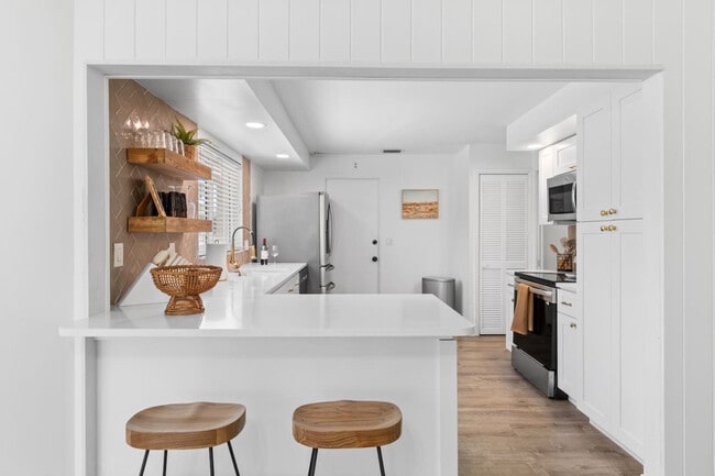 Building Photo - 460 Magellan Dr