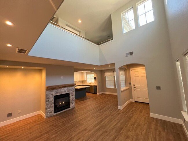 Building Photo - 1654 Lone Oak Trail