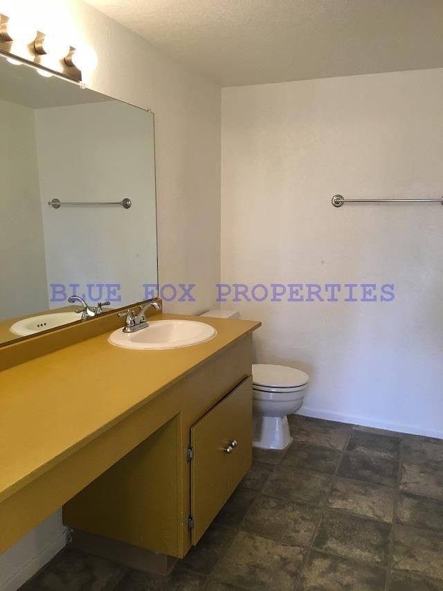 Building Photo - 2 bedroom condo located in Las Colinas