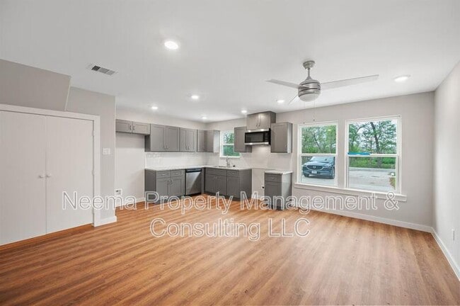 Building Photo - 8715 Bertwood St