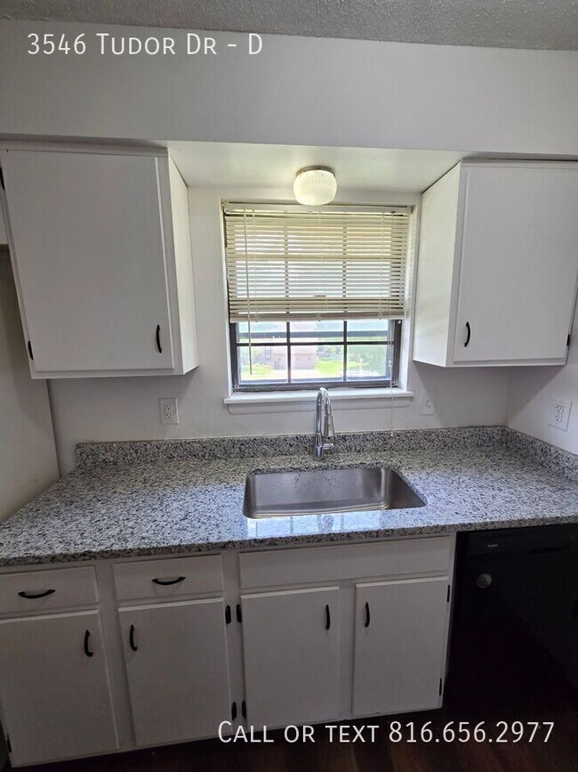 Building Photo - 3546 Tudor Dr