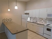 Building Photo - 522 7th Pl