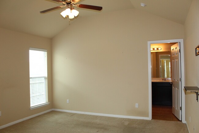 Building Photo - 3 BEDROOM, BELTON ISD