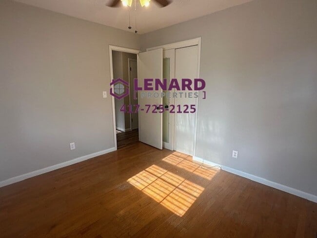 Building Photo - Beautiful 3 Bedroom House with Fenced in Yard