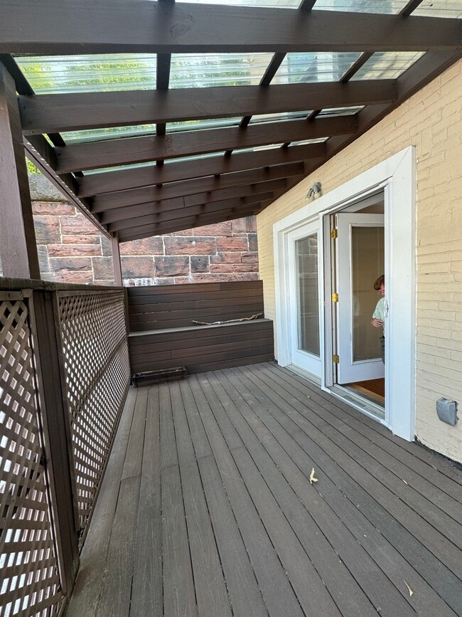 Building Photo - 445 Monmouth St