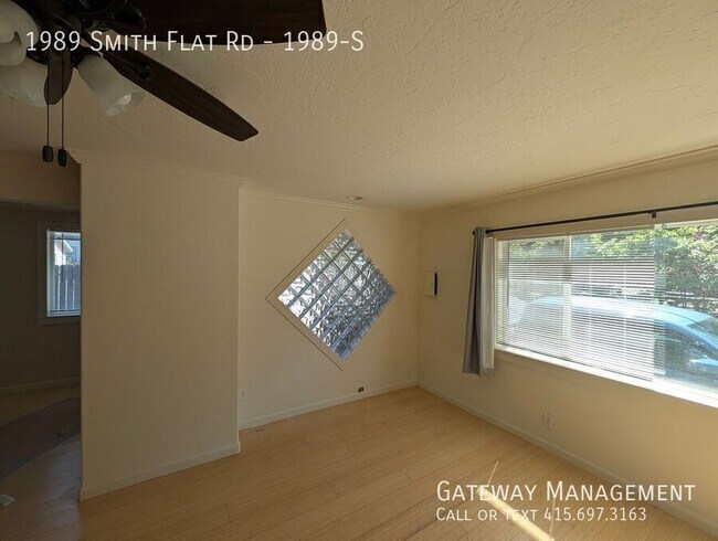 Building Photo - 1989 Smith Flat Rd