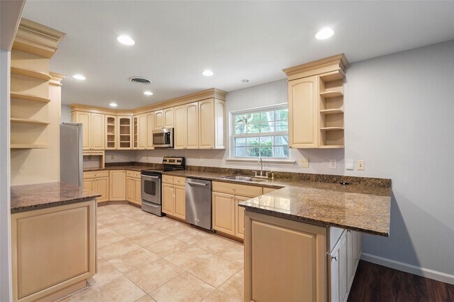 Building Photo - 10502 Timberwood Dr