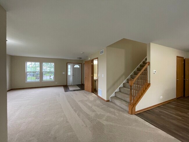 Building Photo - 649 Linda Ct
